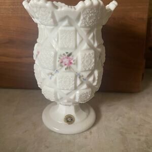 Vintage Westmoreland milk glass vase 6-1/2”